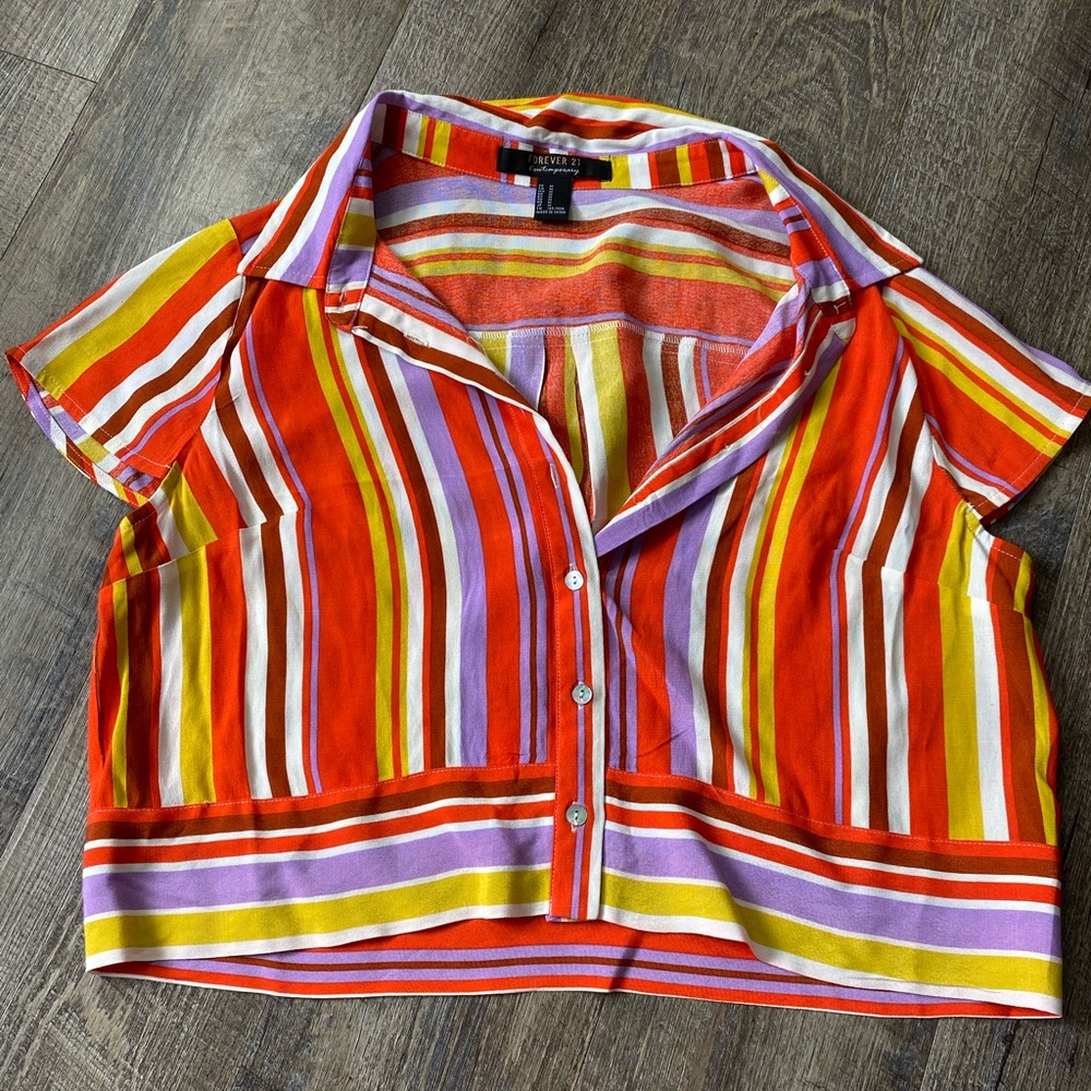 F21 Contemporary Button Up